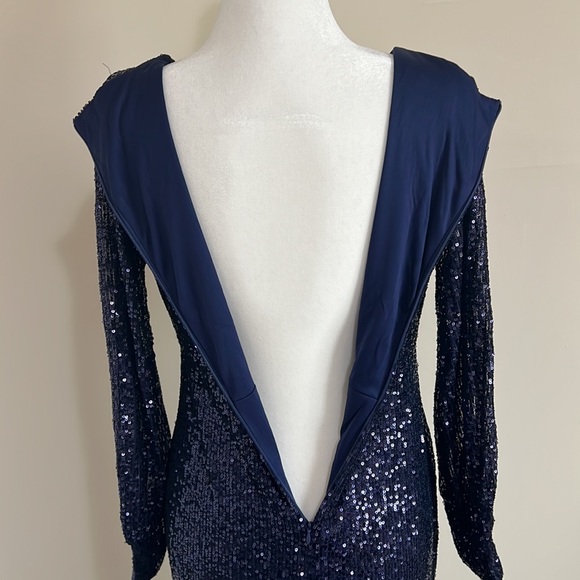 Sequined Mermaid V Neck Long Slit Sleeve - Picture 10 of 13